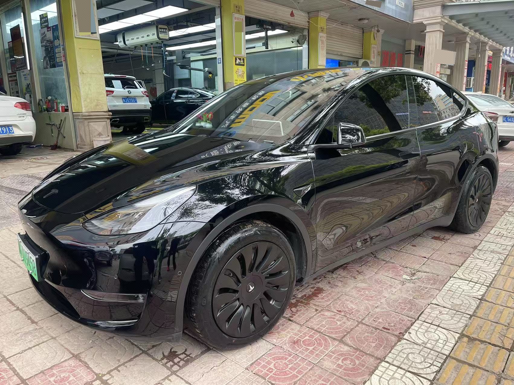Tesla Model Y 2024 Tesla Model Y 2024 صورة سيارة