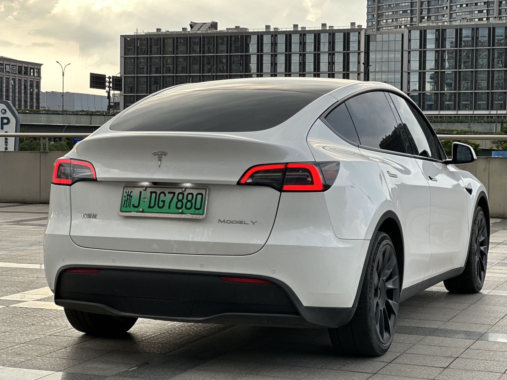 Tesla Model Y 2022 #7 Tesla Model Y 2022 car image #7