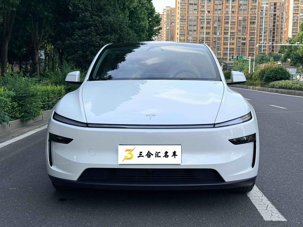Tesla Model Y 2025 car image #2