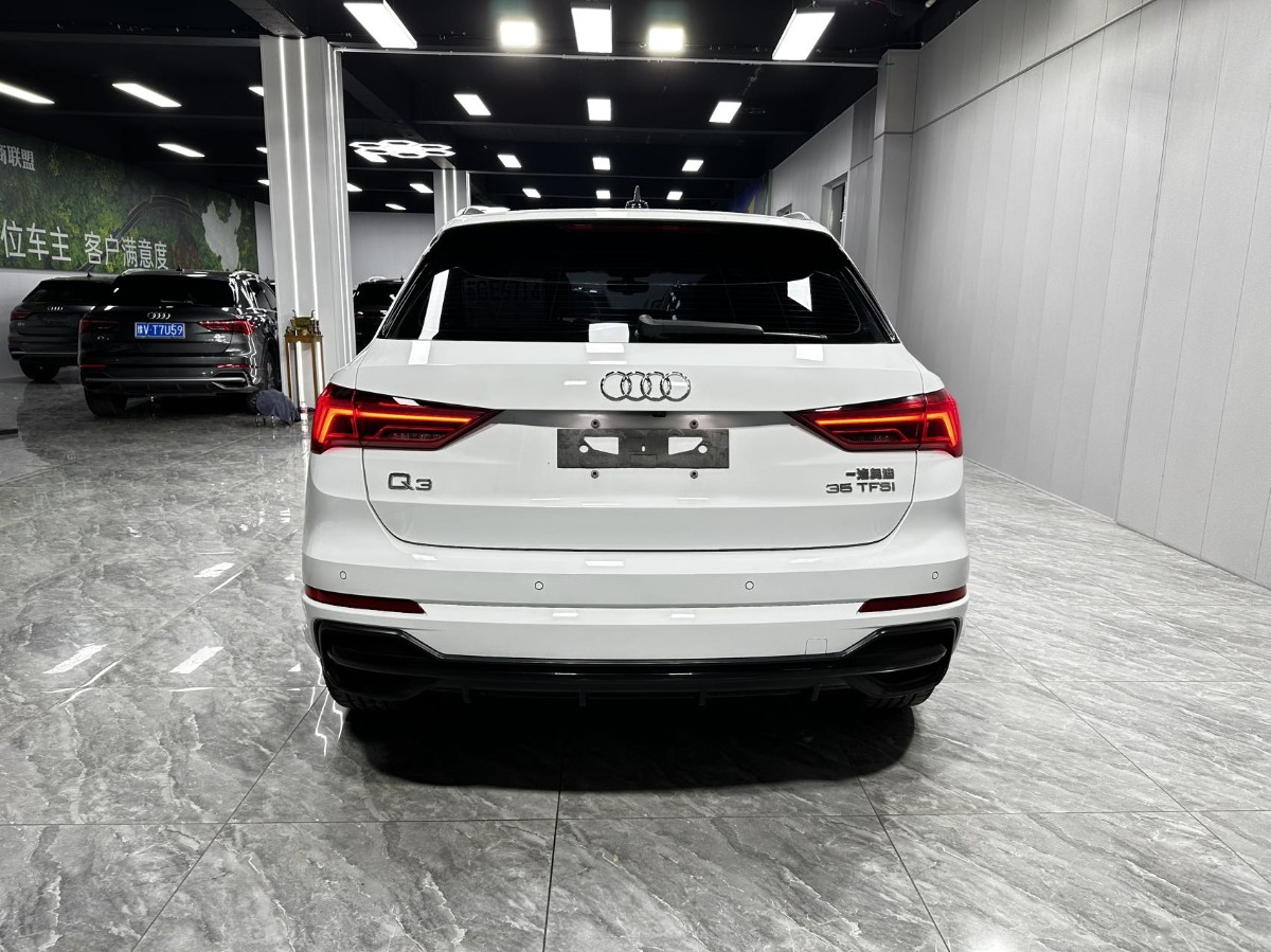 Audi Q3 2022 car image #8