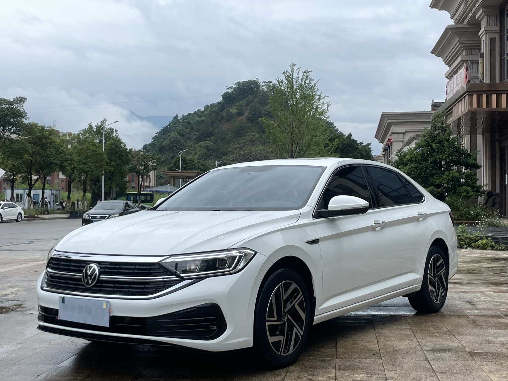 Volkswagen Sagitar 2023 car image 