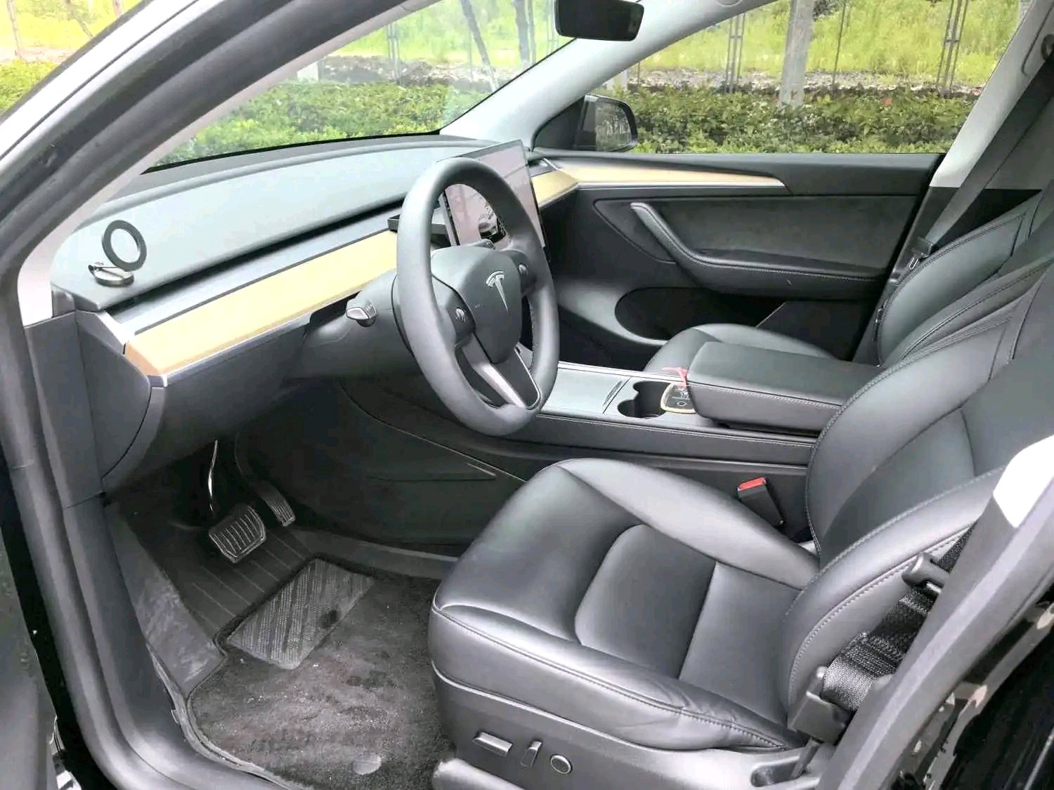 Tesla Model Y 2022 #4 Tesla Model Y 2022 car image #4