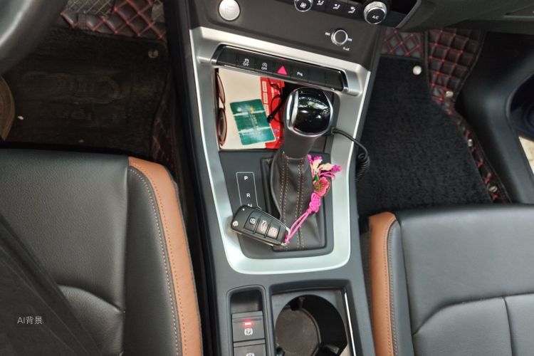 Audi Q3 2019 car image #16