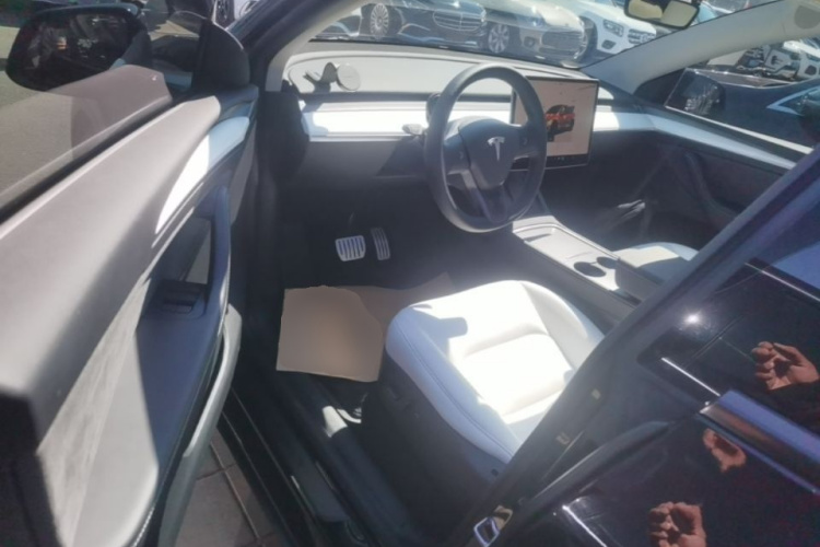 Tesla Model Y 2022 #16 Tesla Model Y 2022 car image #16