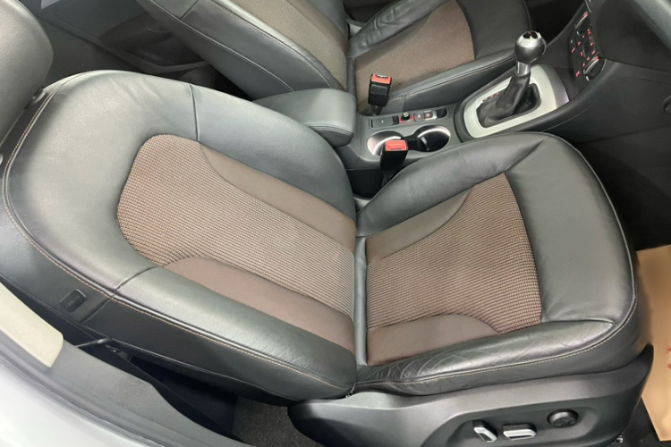 Audi Q3 2019 car image #25