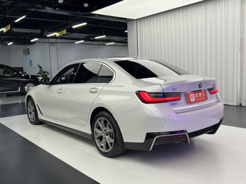BMW i3 2025 car image #10