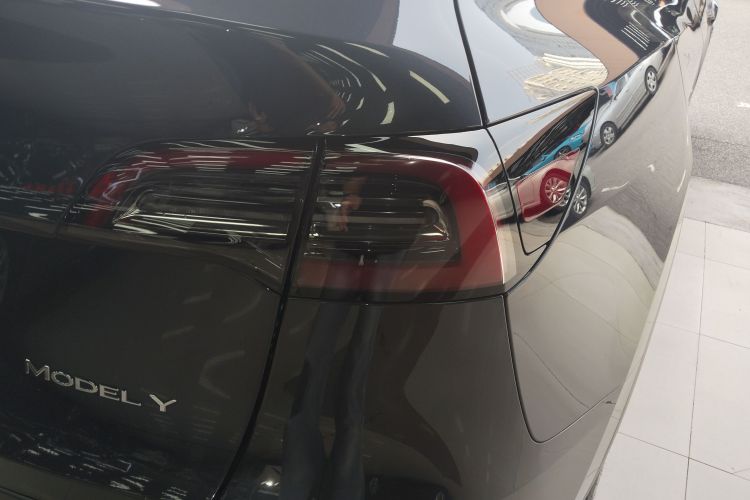 Tesla Model Y 2024 #8 Tesla Model Y 2024 car image #8