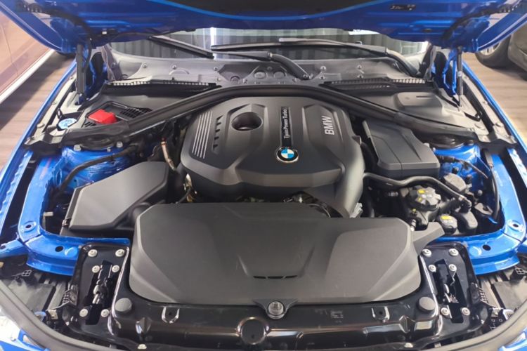 BMW 3 Series 2019 car image #20