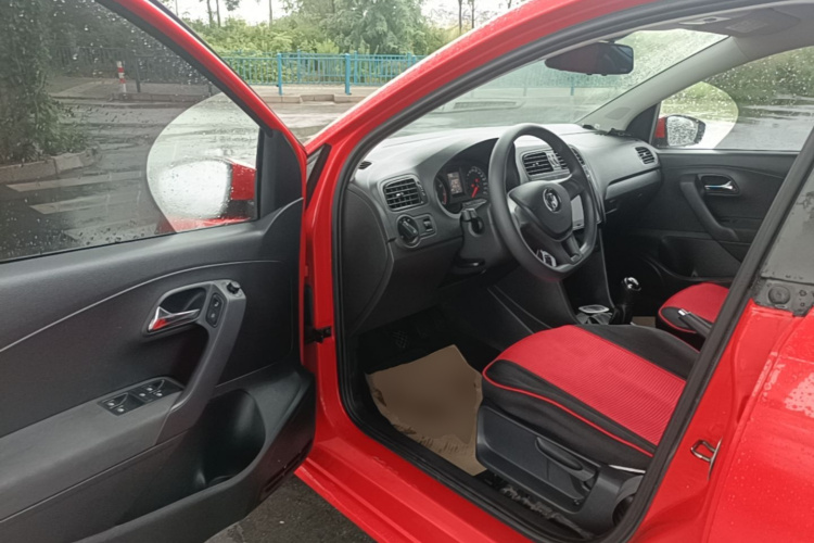 Volkswagen Polo 2018 car image #12