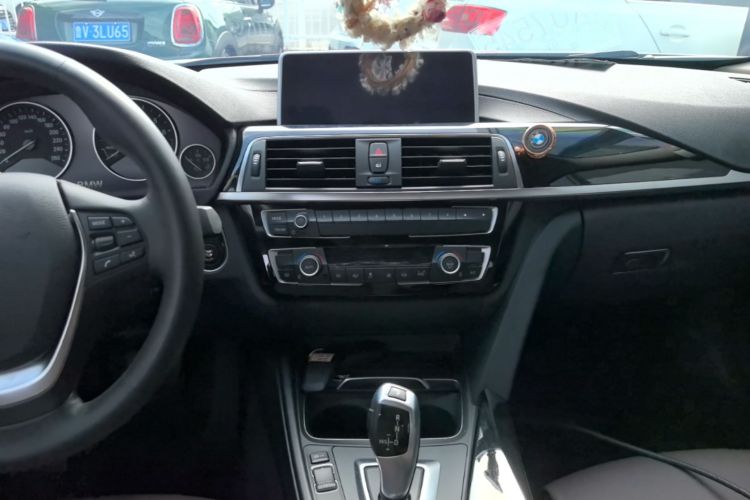 BMW 3 Series 2017 car image #17