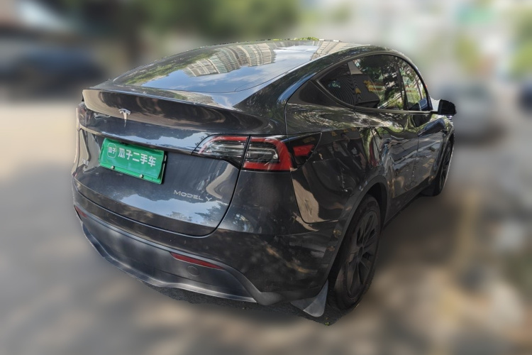 Tesla Model Y 2024 #5 Tesla Model Y 2024 car image #5