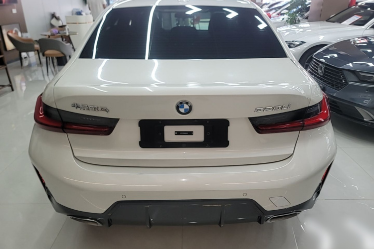 BMW 3 Series 2024 car image #6