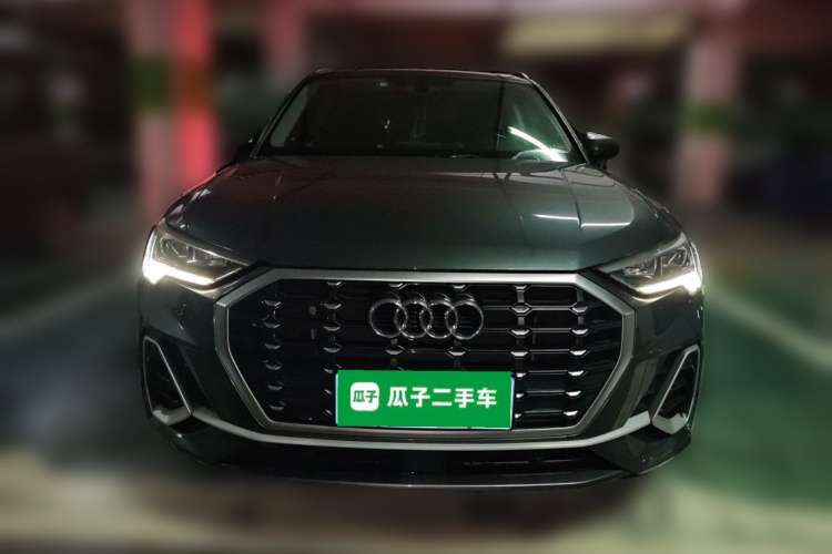 Audi Q3 2021 car image #3