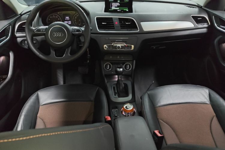 Audi Q3 2018 car image #10