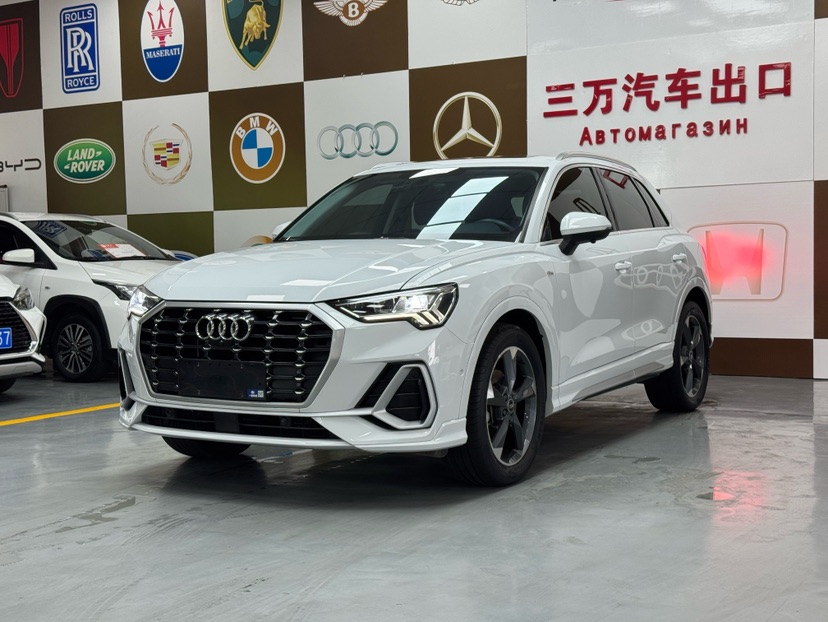 Audi Q3 2022 car image 
