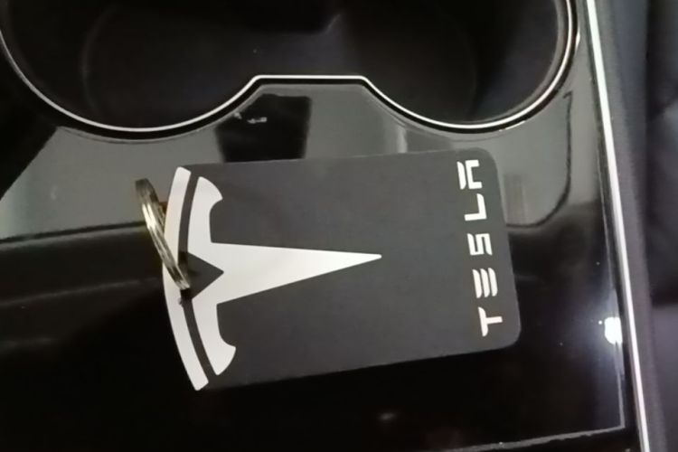 Tesla Model 3 2020 car image #9
