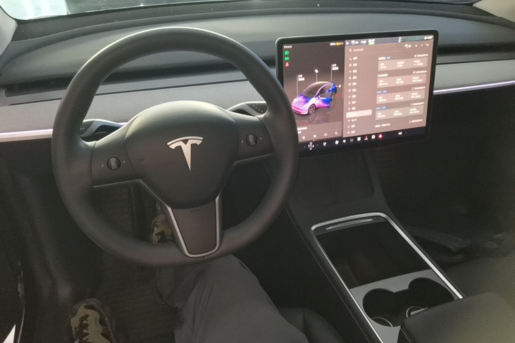 Tesla Model Y 2024 #10 Tesla Model Y 2024 car image #10