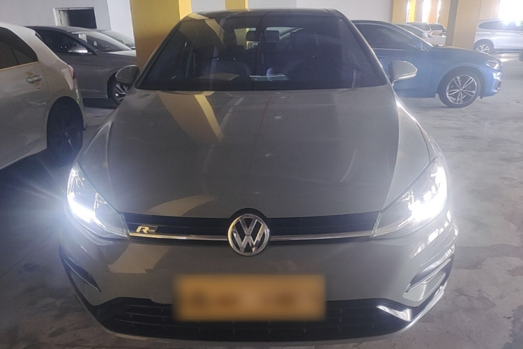 Volkswagen Golf 2020 car image #3