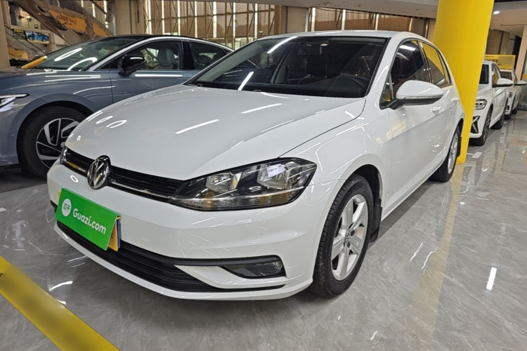 Volkswagen Golf 2018 car image #2