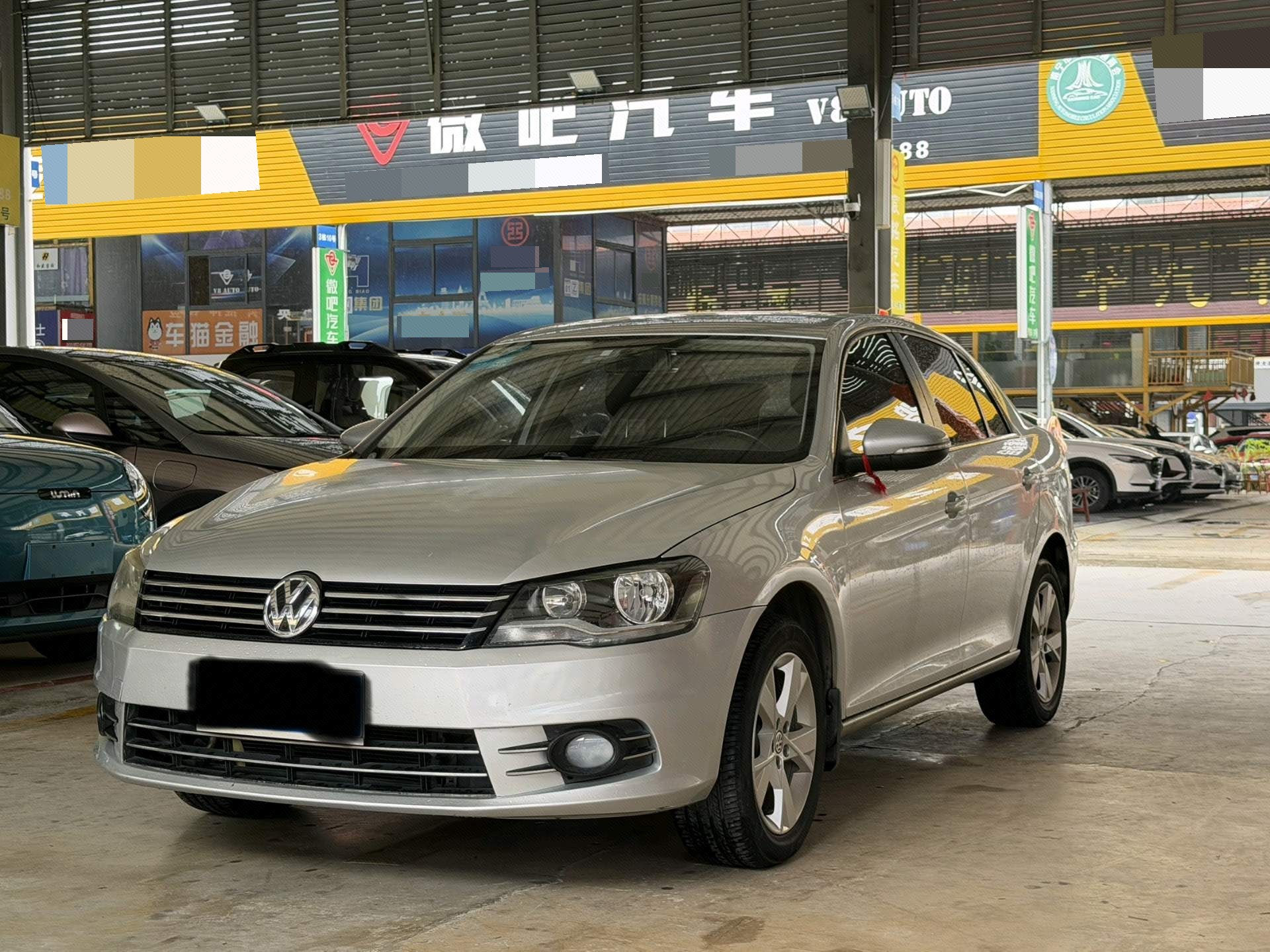 Volkswagen Bora 2014 car image 