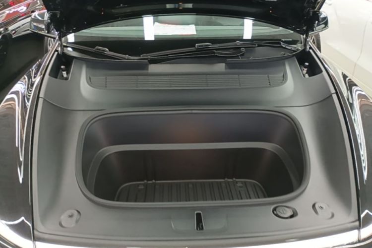 Tesla Model Y 2025 car image #20