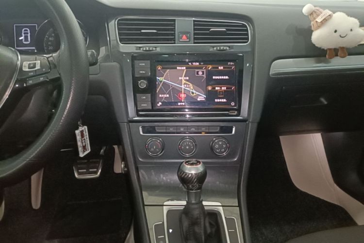 Volkswagen Golf 2019 car image #13