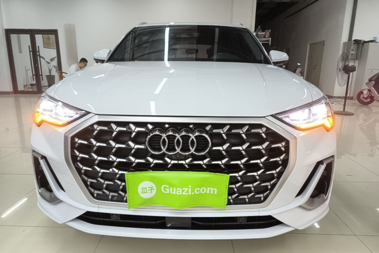 Audi Q3 2024 car image #3