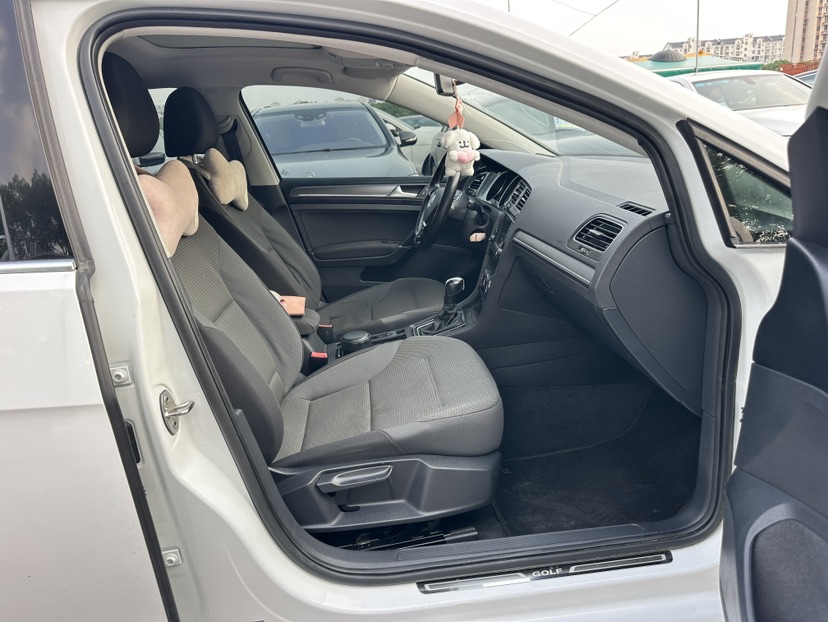 Volkswagen Golf 2017 car image #8