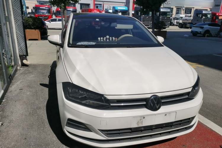 Volkswagen Polo 2022 car image #3