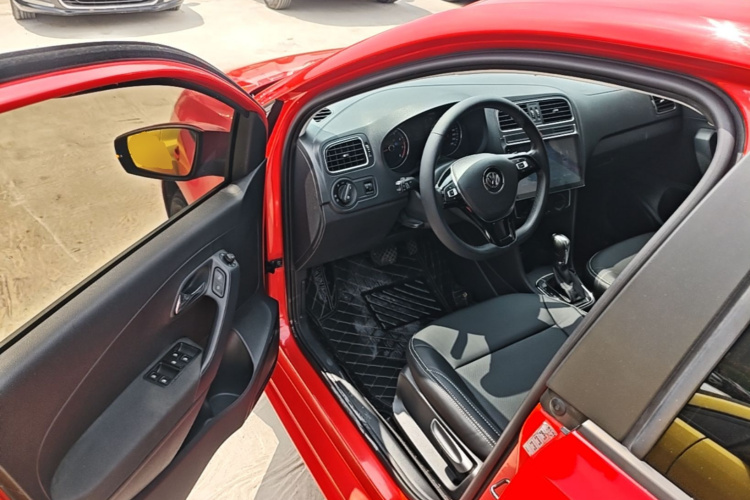 Volkswagen Polo 2017 car image #16