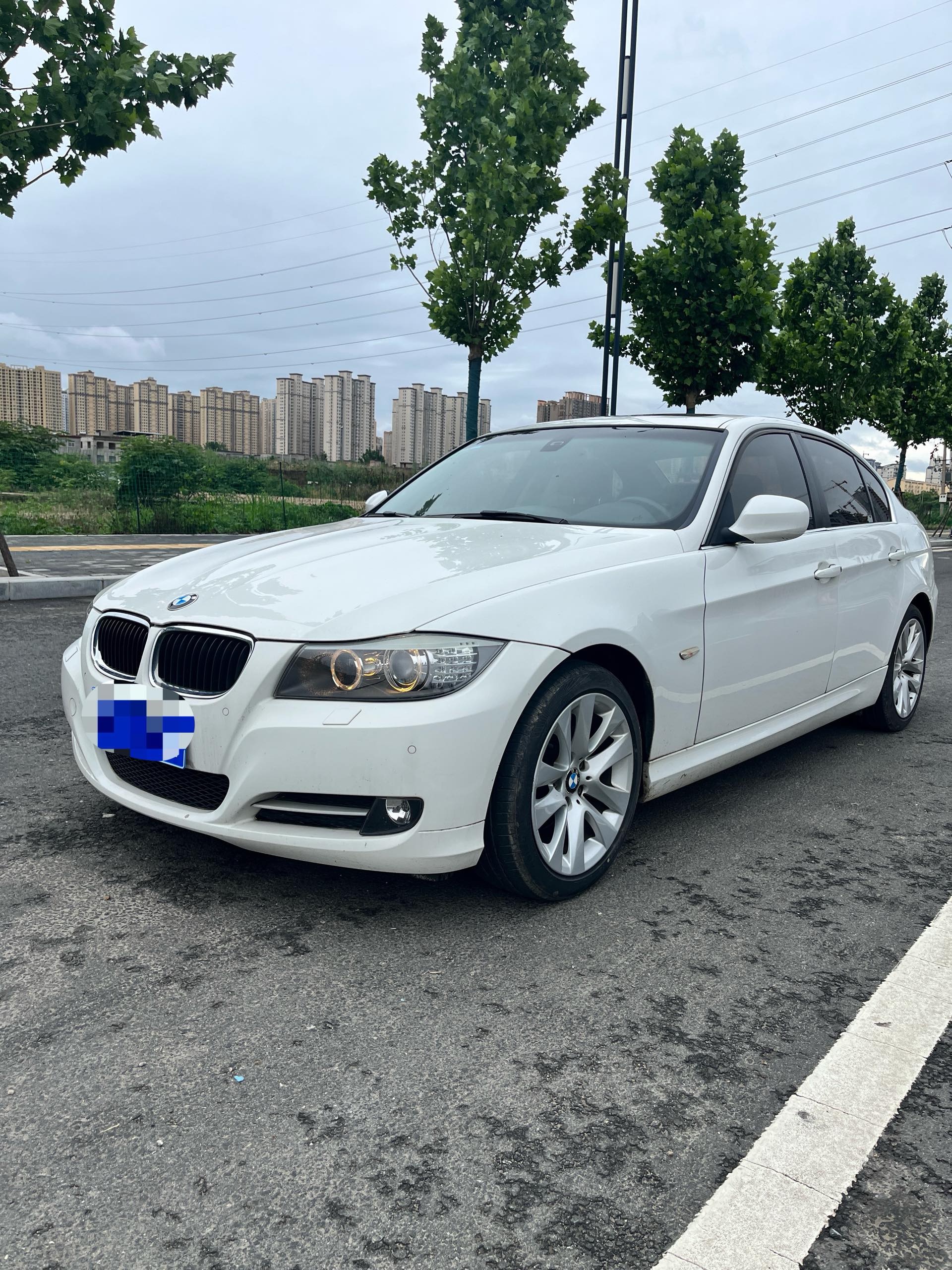 BMW 3 Series 2011 BMW 3 Series 2011 car image