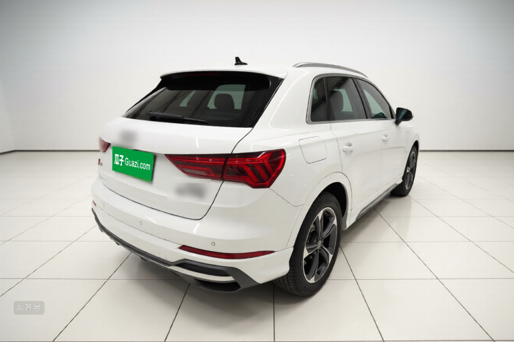 Audi Q3 2020 car image #7