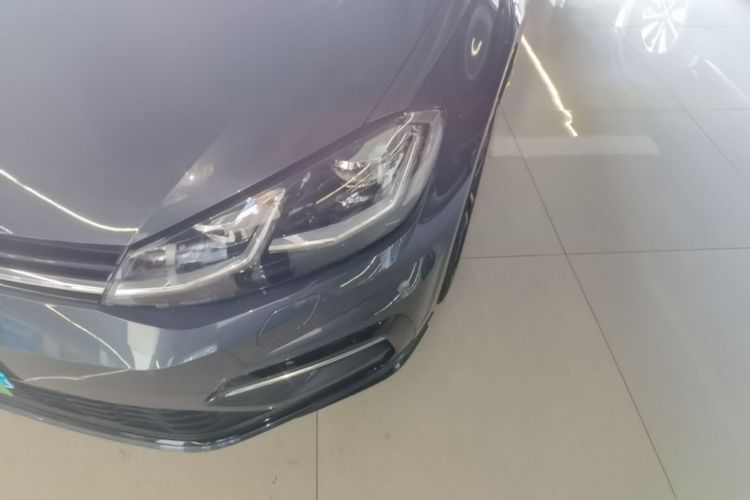 Volkswagen Golf 2019 car image #23