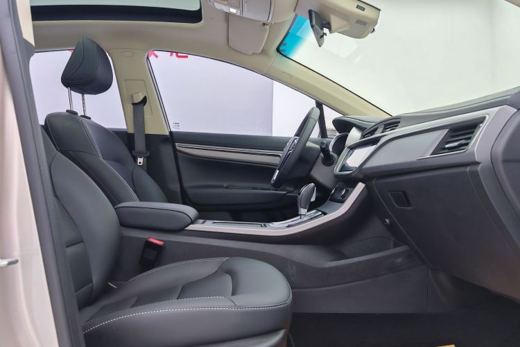 GEELY Emgrand GS 2018 immagine di auto #24