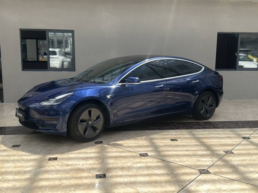 Tesla Model 3 2020 immagine di auto 