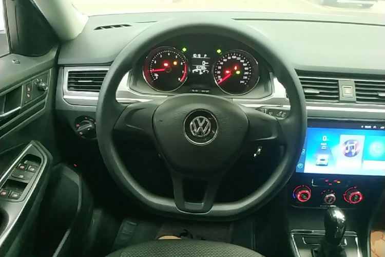 Volkswagen Bora 2019 car image #15