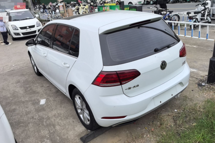 Volkswagen Golf 2018 car image #7