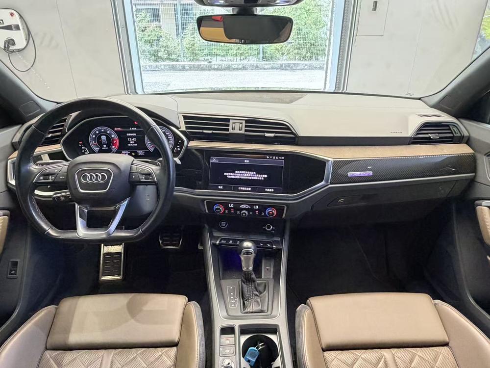 Audi Q3 2023 car image #10