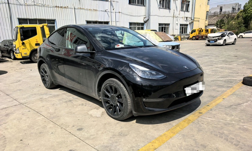 Tesla Model Y 2022 car image #2