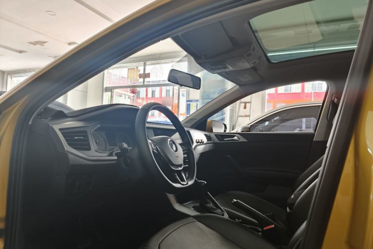 Volkswagen Polo 2019 car image #9
