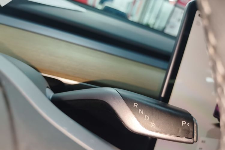 Tesla Model Y 2022 car image #18