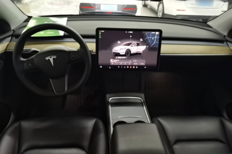Tesla Model Y 2022 car image #11