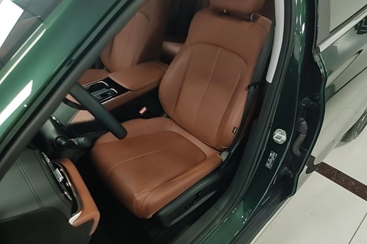 GEELY Emgrand 2026 #15 GEELY Emgrand 2026 car image #15
