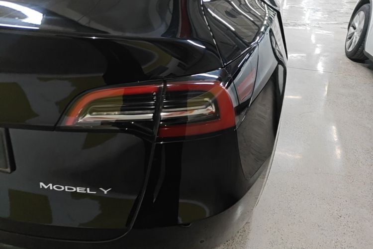 Tesla Model Y 2021 #8 Tesla Model Y 2021 car image #8
