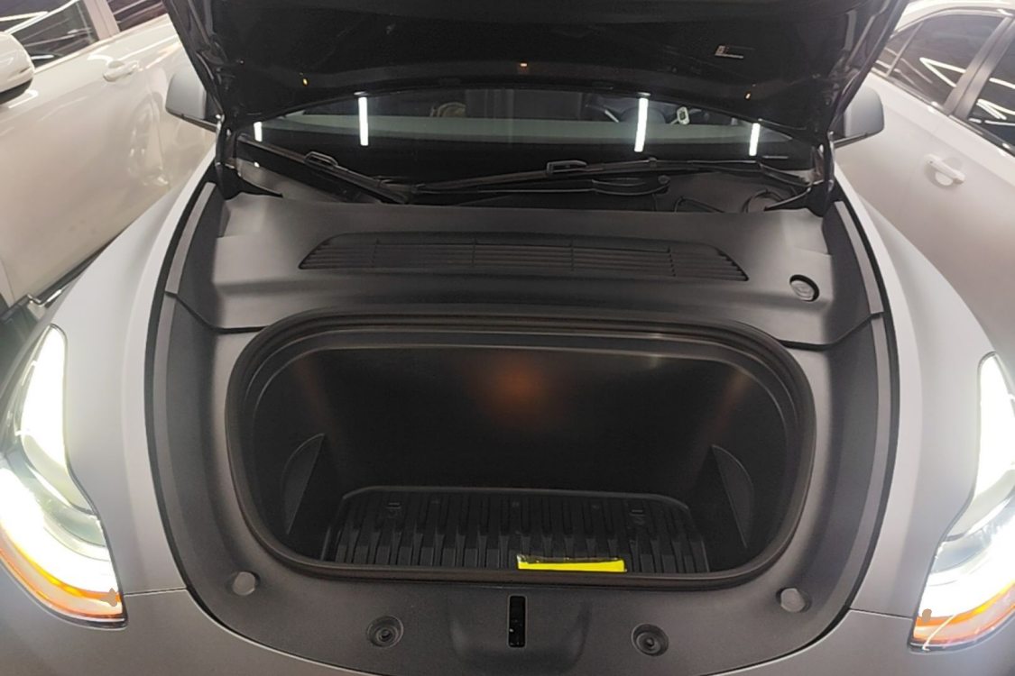 Tesla Model Y 2024 car image #11