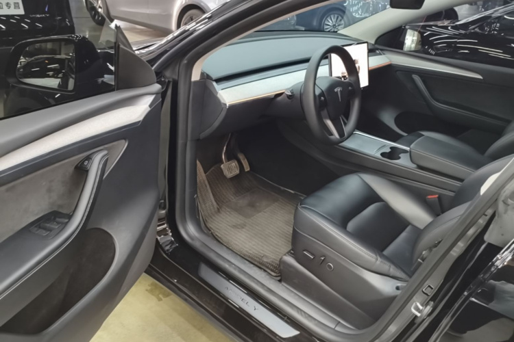 Tesla Model Y 2023 #16 Tesla Model Y 2023 car image #16
