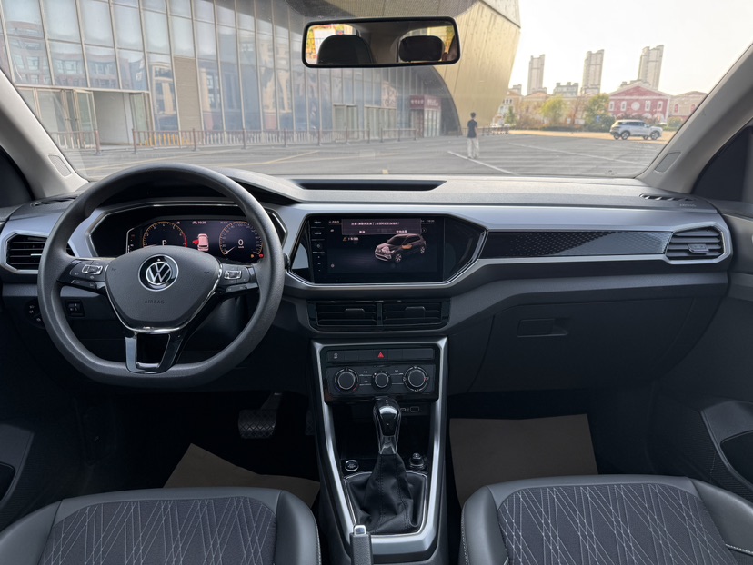 Volkswagen T-Cross 2022 car image #9