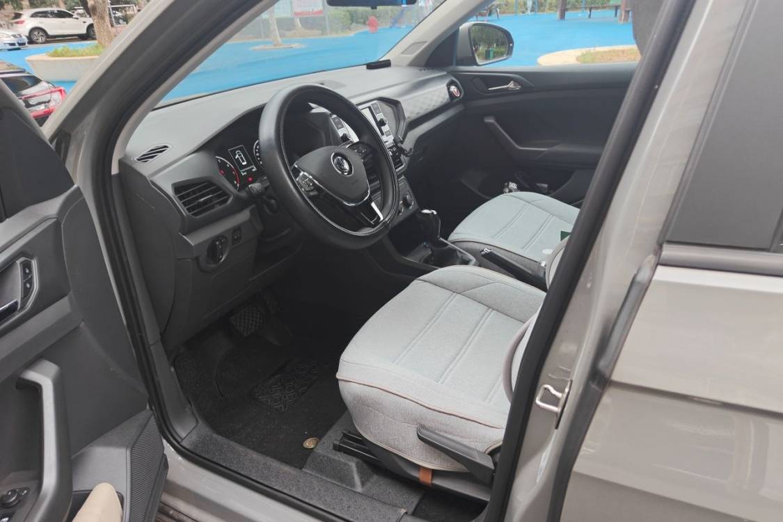 Volkswagen T-Cross 2020 car image #23