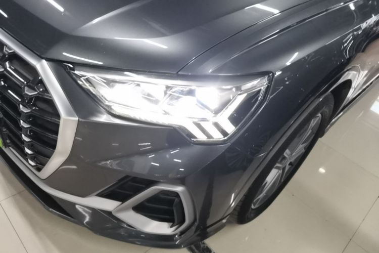 Audi Q3 2020 car image #21