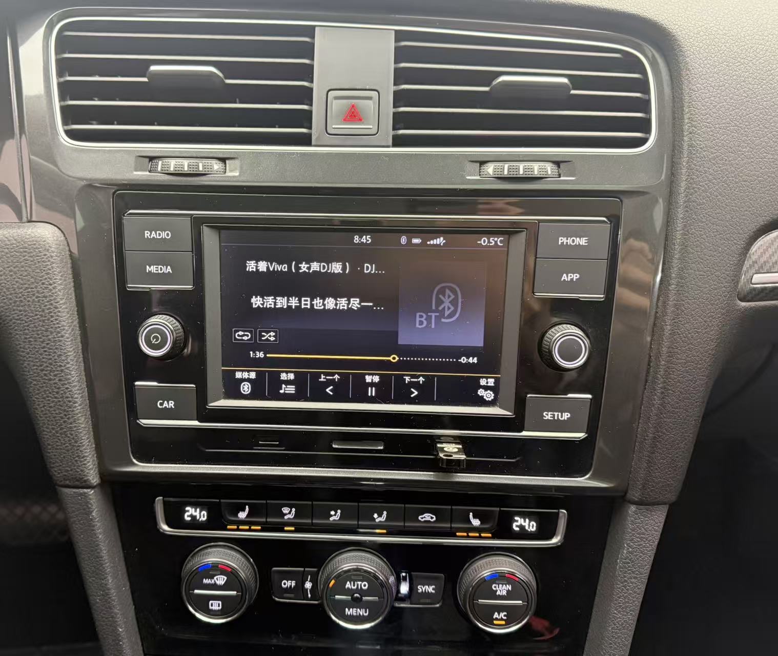 Volkswagen Golf 2018 car image #3